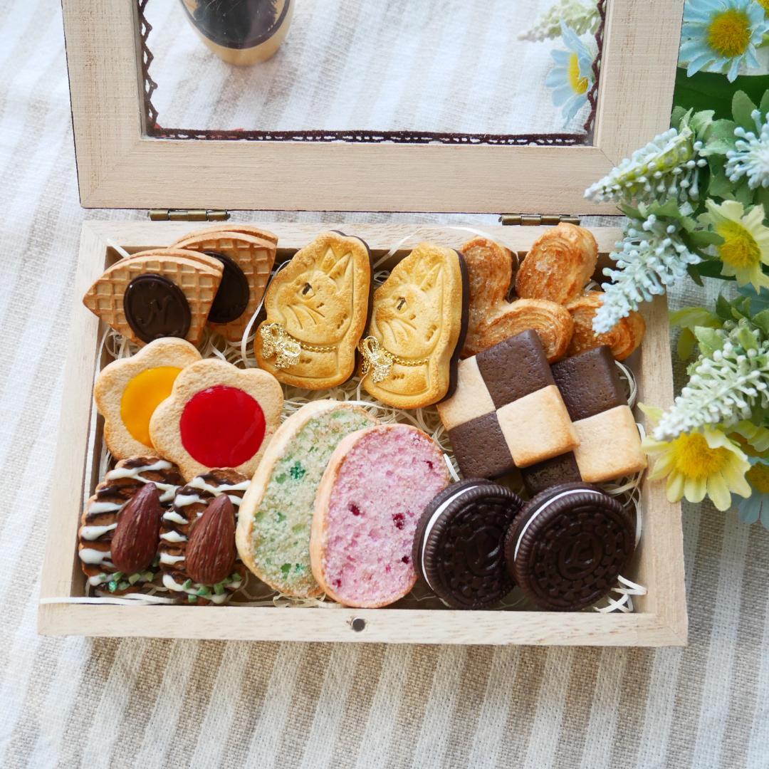 フェイクスイーツ◆可愛い♡クッキーズ＊8種×2枚＊木製デコBOX付◆リアルサイズ