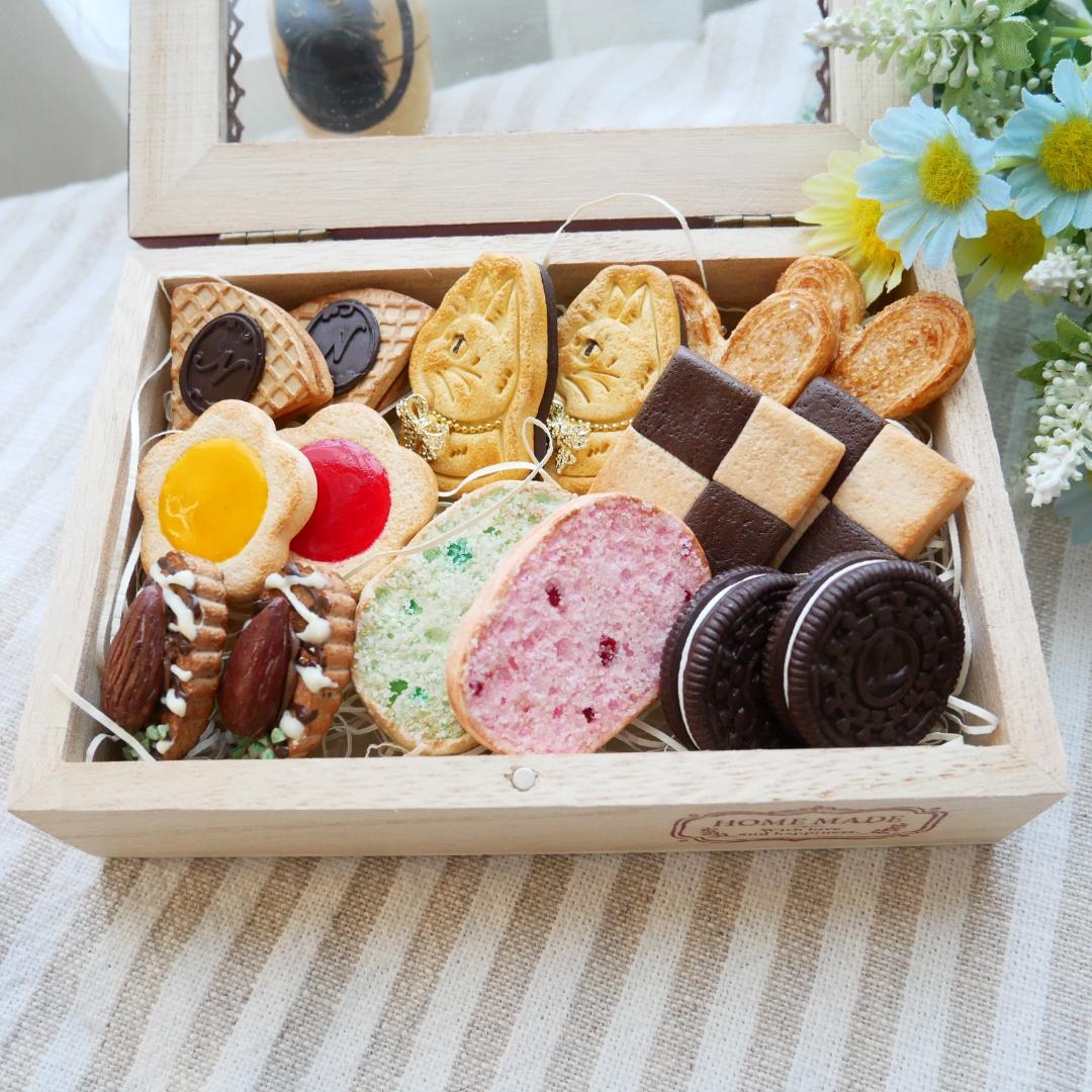 フェイクスイーツ◆可愛い♡クッキーズ＊8種×2枚＊木製デコBOX付◆リアルサイズ