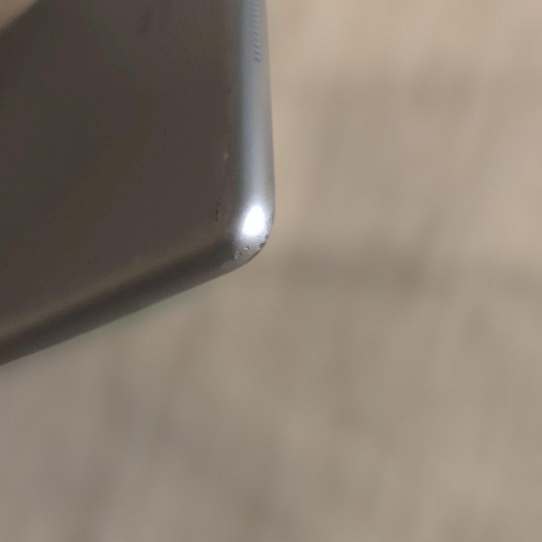 iPad 第8世代10.2インチ シルバー　32㎇ Wi-Fiモデル