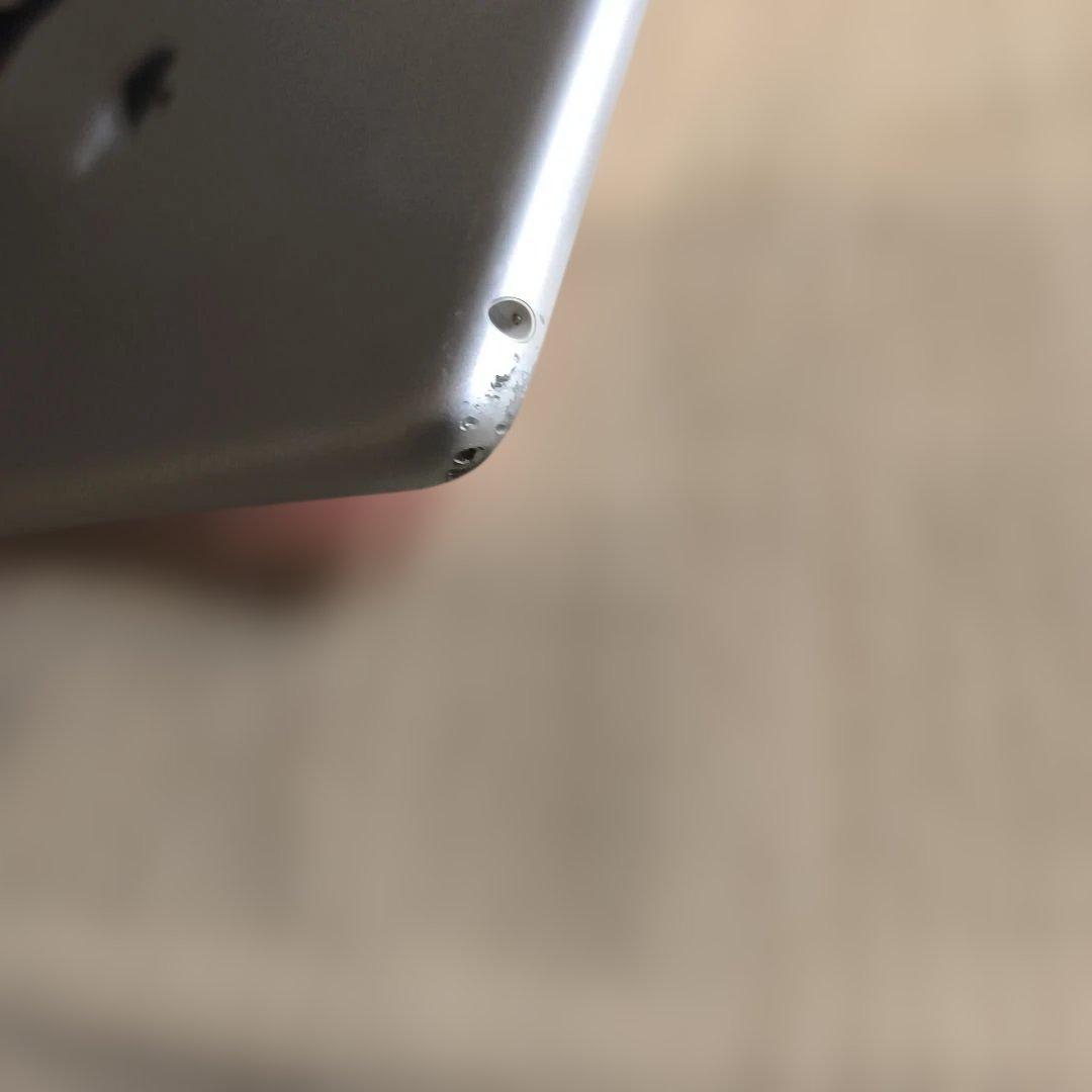 iPad 第8世代10.2インチ シルバー　32㎇ Wi-Fiモデル