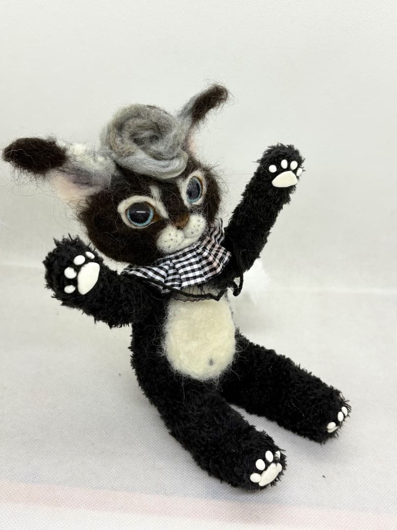 A猫 モノクロな幻獣アートドール【ハンドメイド 人形 猫 ぬいぐるみ
