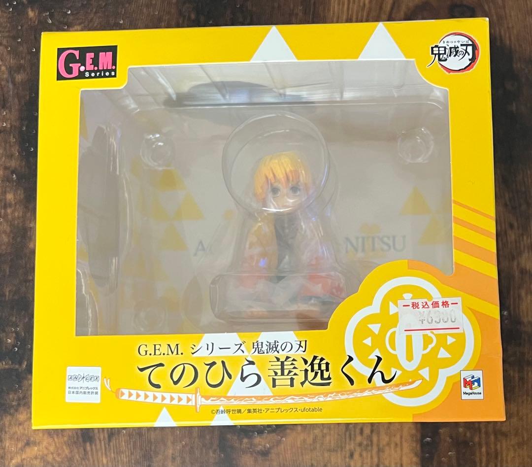 鬼滅の刃　我妻善逸　フィギュア 缶バッジ 他 グッズ　纏め売り　約130点以上