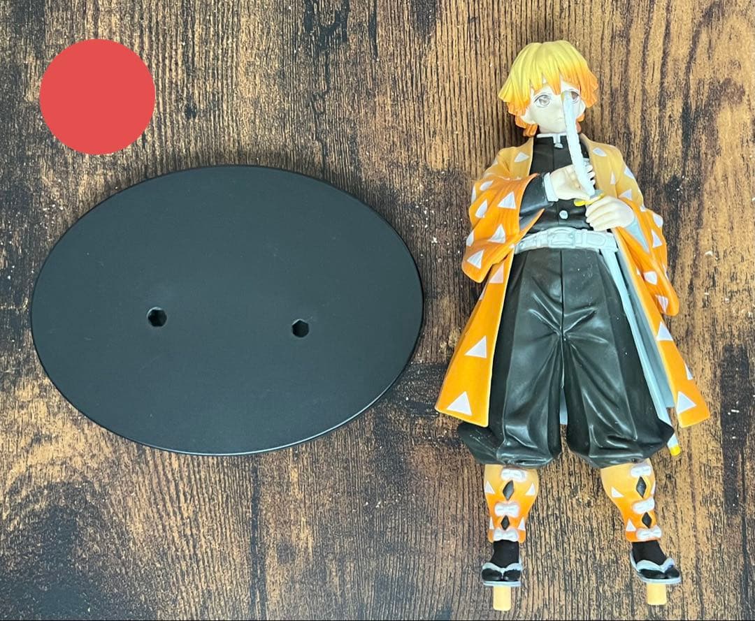 鬼滅の刃　我妻善逸　フィギュア 缶バッジ 他 グッズ　纏め売り　約130点以上