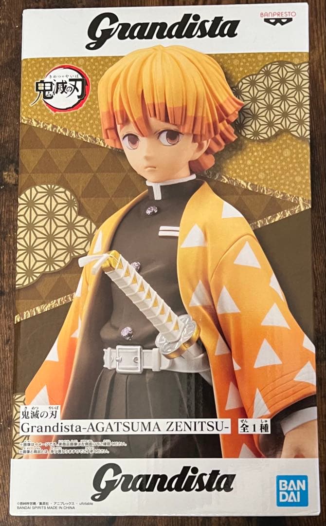 鬼滅の刃　我妻善逸　フィギュア 缶バッジ 他 グッズ　纏め売り　約130点以上