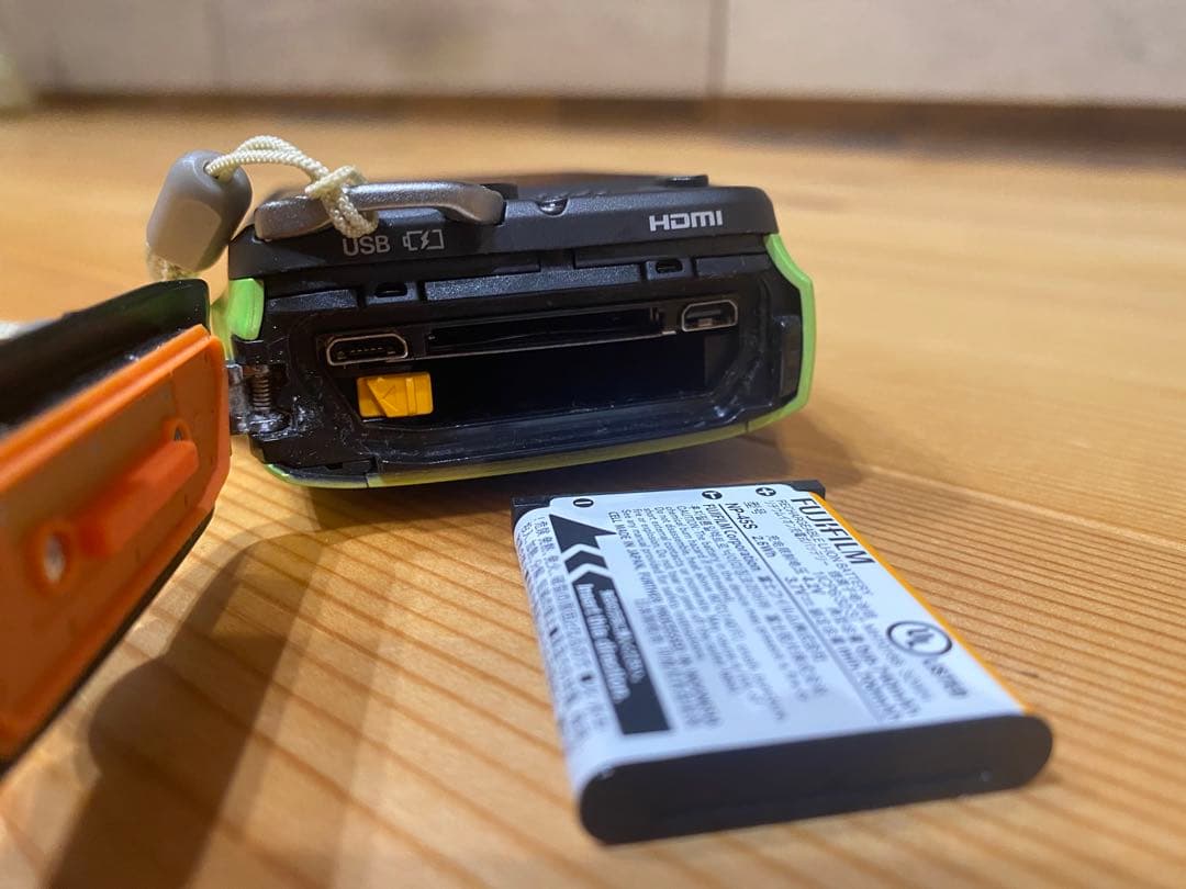 【さらに値下】【動作品】finepix XP90 防水デジカメ