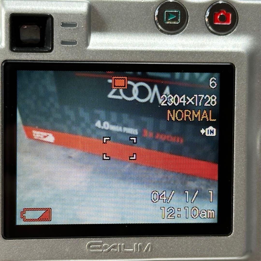 CASIO EXILIM ZOOM EX-Z40 シルバー　コンデジ