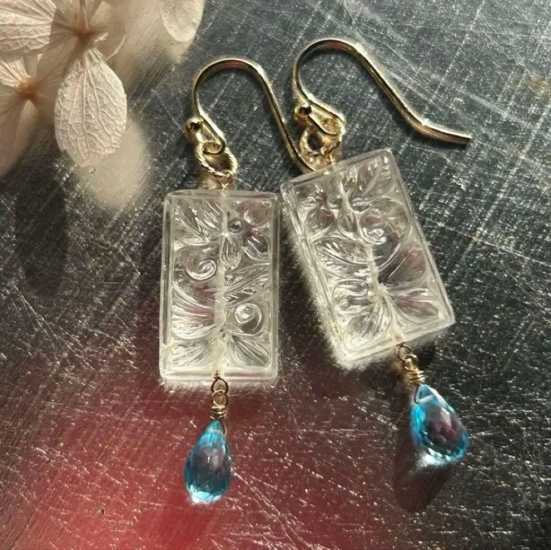クリスタルクォーツフローラルバゲット＆スイスブルートパーズのピアス　14kgf