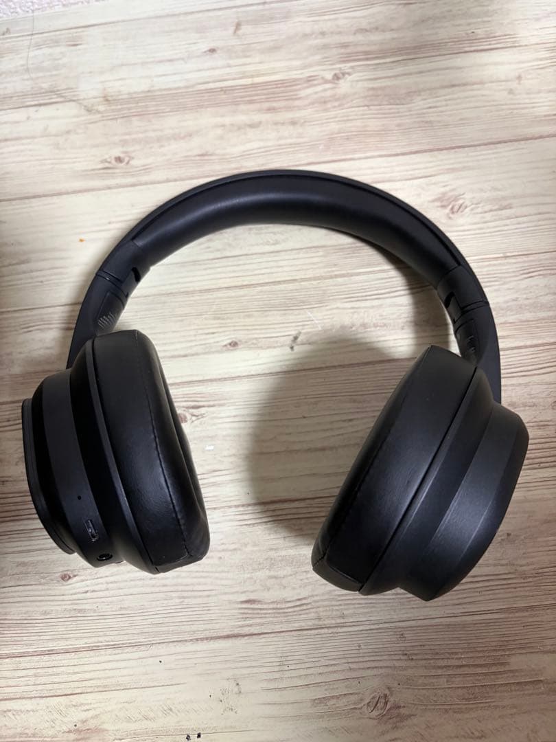 ブラックワイヤレスヘッドホン液晶ディスプレイ搭載