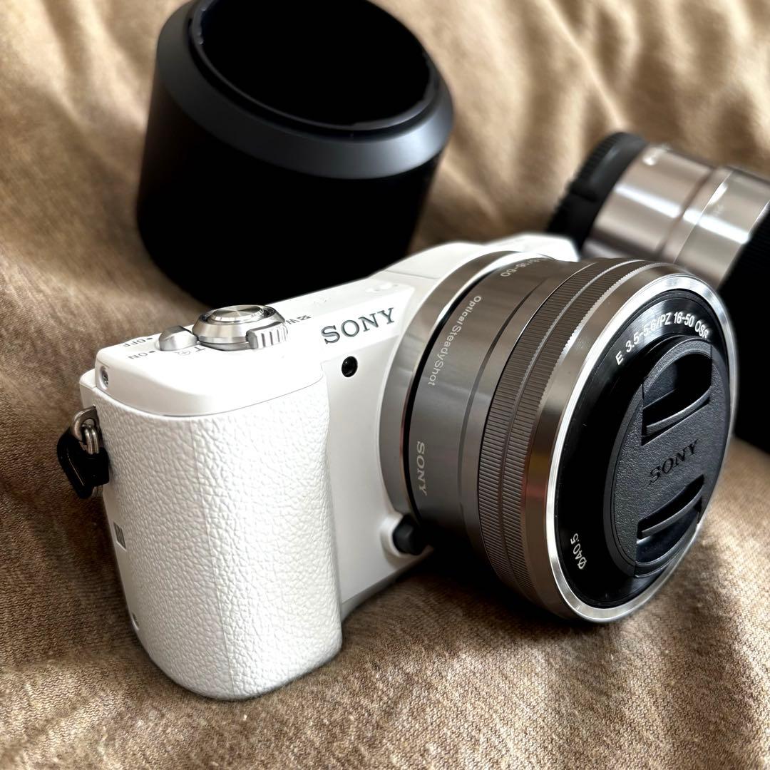 【極美品】 SONY ミラーレス一眼レフカメラ α5100 ホワイト＋専用バッグ