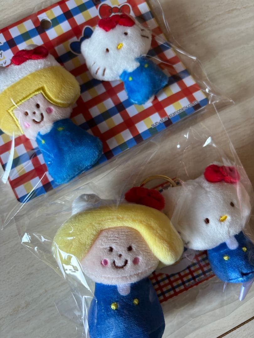 mizutama サンリオ　キーホルダー　ぬいぐるみバッジ　キティ　ミズタマ