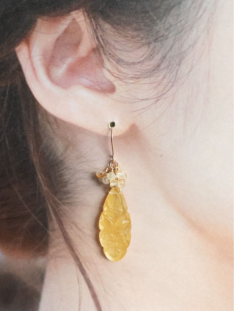 No.739✨天然石✨イエローマザーオブパール×シトリンのピアス　14kgf