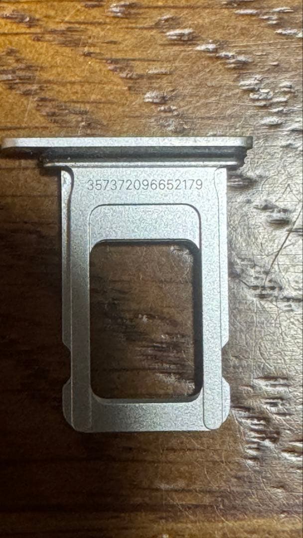 iPhone XR ホワイト／パスコード不明／ジャンク品／部品取り 即落札発送可