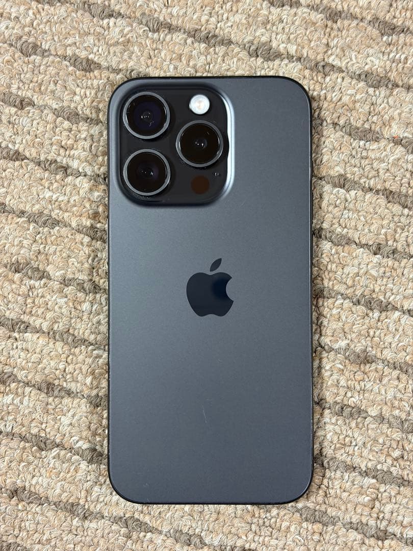 Apple iPhone 15 Pro (128GB) - ブラックチタニウム