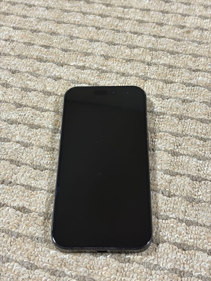 Apple iPhone 15 Pro (128GB) - ブラックチタニウム