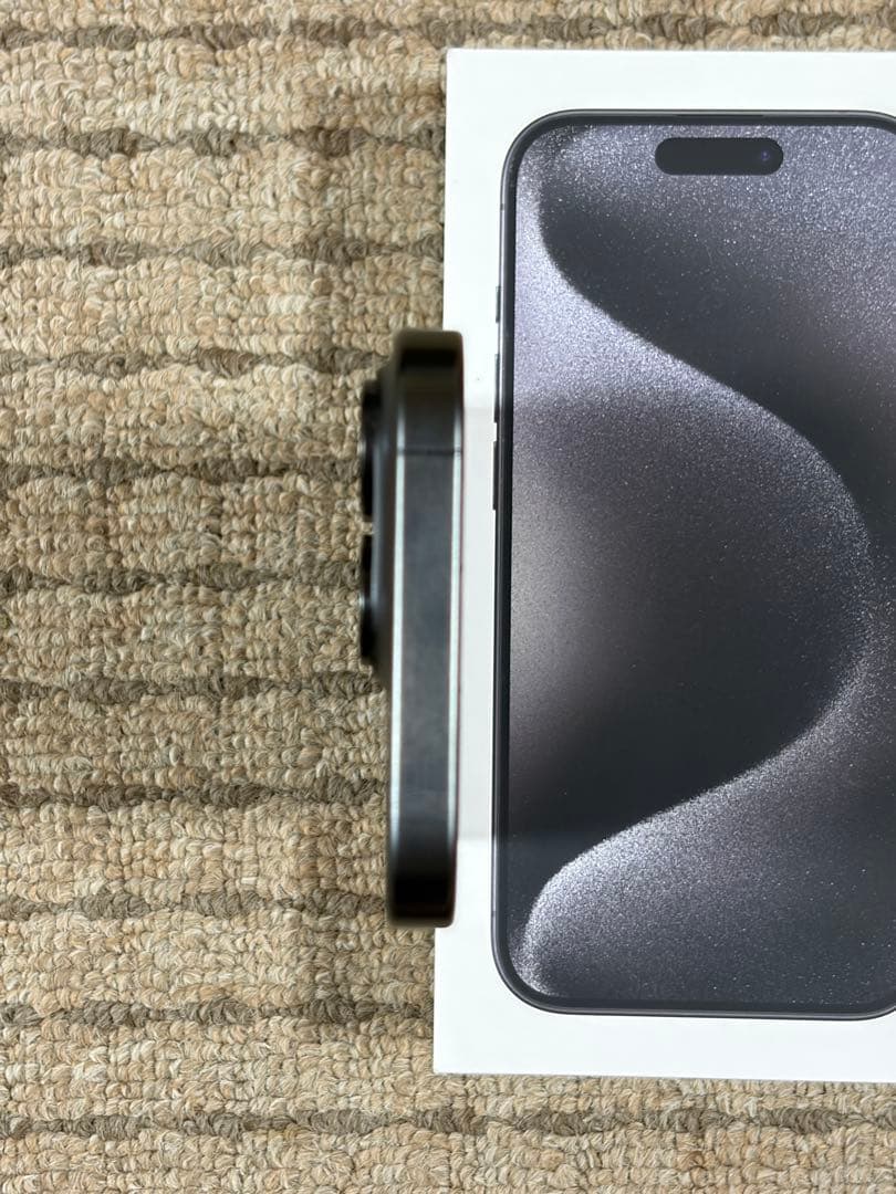 Apple iPhone 15 Pro (128GB) - ブラックチタニウム