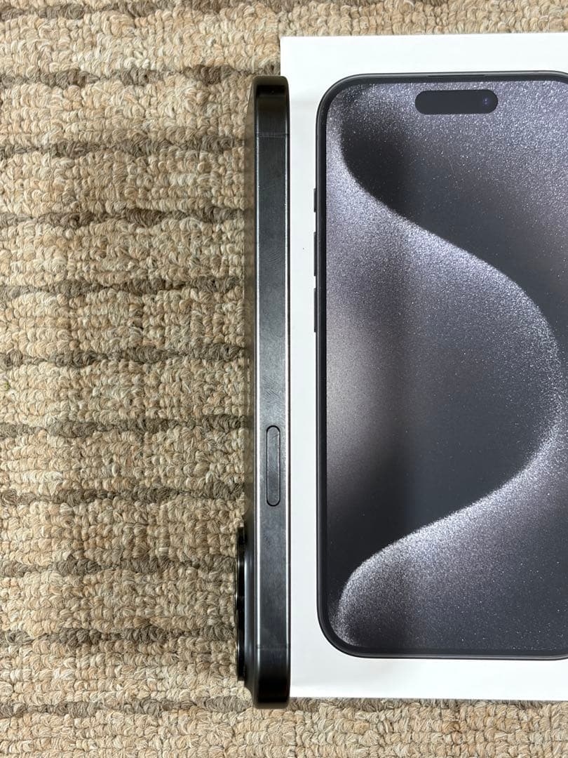 Apple iPhone 15 Pro (128GB) - ブラックチタニウム