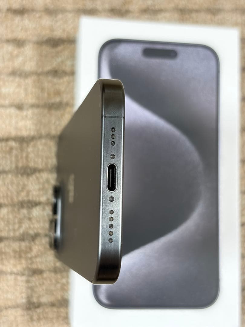 Apple iPhone 15 Pro (128GB) - ブラックチタニウム