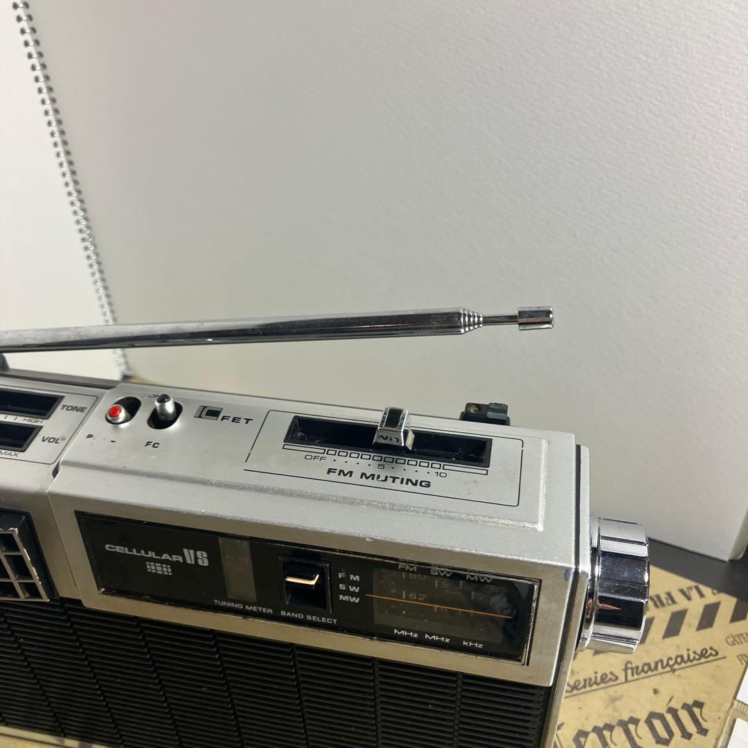 専用品　音、感度は良いけれどトラブルが多めです。　ビクター　セルラーV5