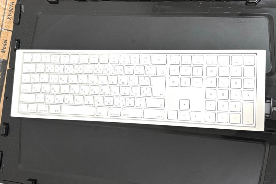 デスク快適化！Apple Magic Keyboard MQ052J/A