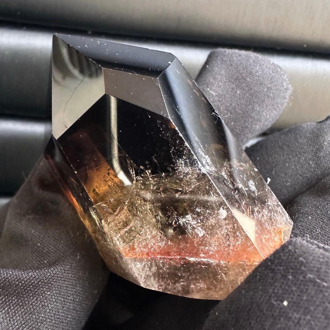 【金運· 魔除】ファントム☆レインボー☆煙水晶スモーキークォーツ六角柱A1532