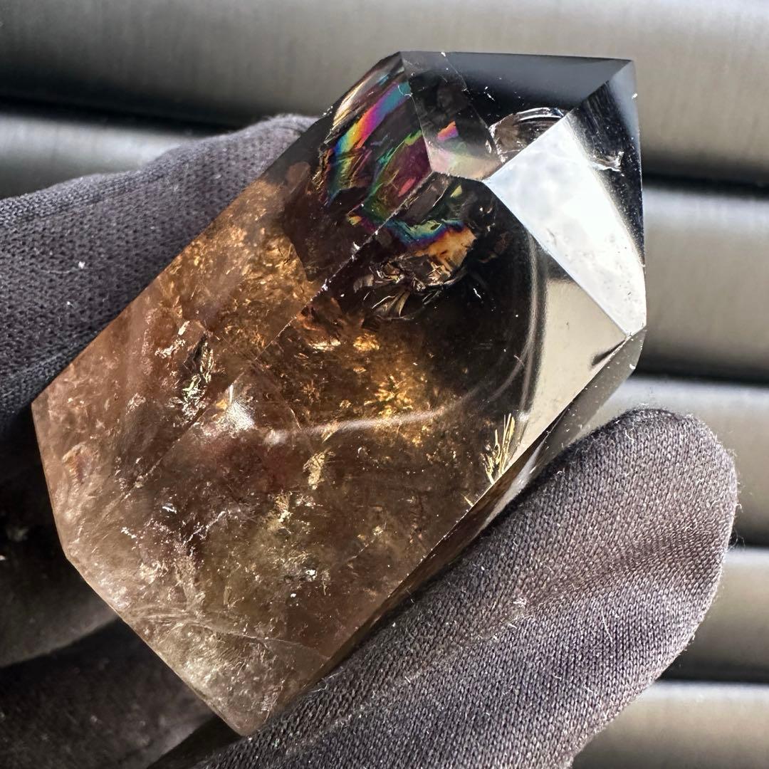 【金運· 魔除】ファントム☆レインボー☆煙水晶スモーキークォーツ六角柱A1532