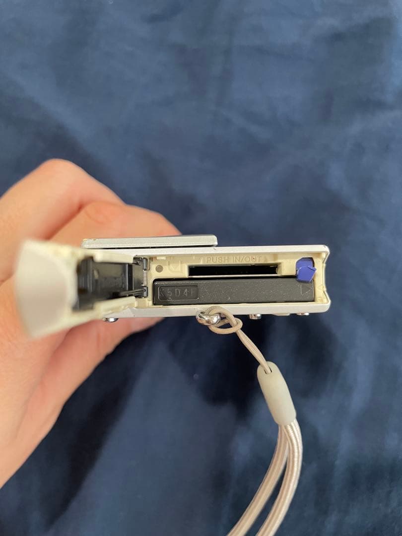 SONY Cyber-shot 7.2MP コンパクトデジタルカメラ