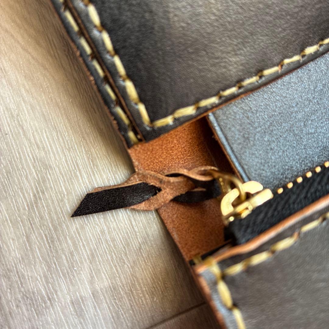 【茶芯ブラック】　ミドルトラッカーウォレット　真鍮　お札を折らずに収納