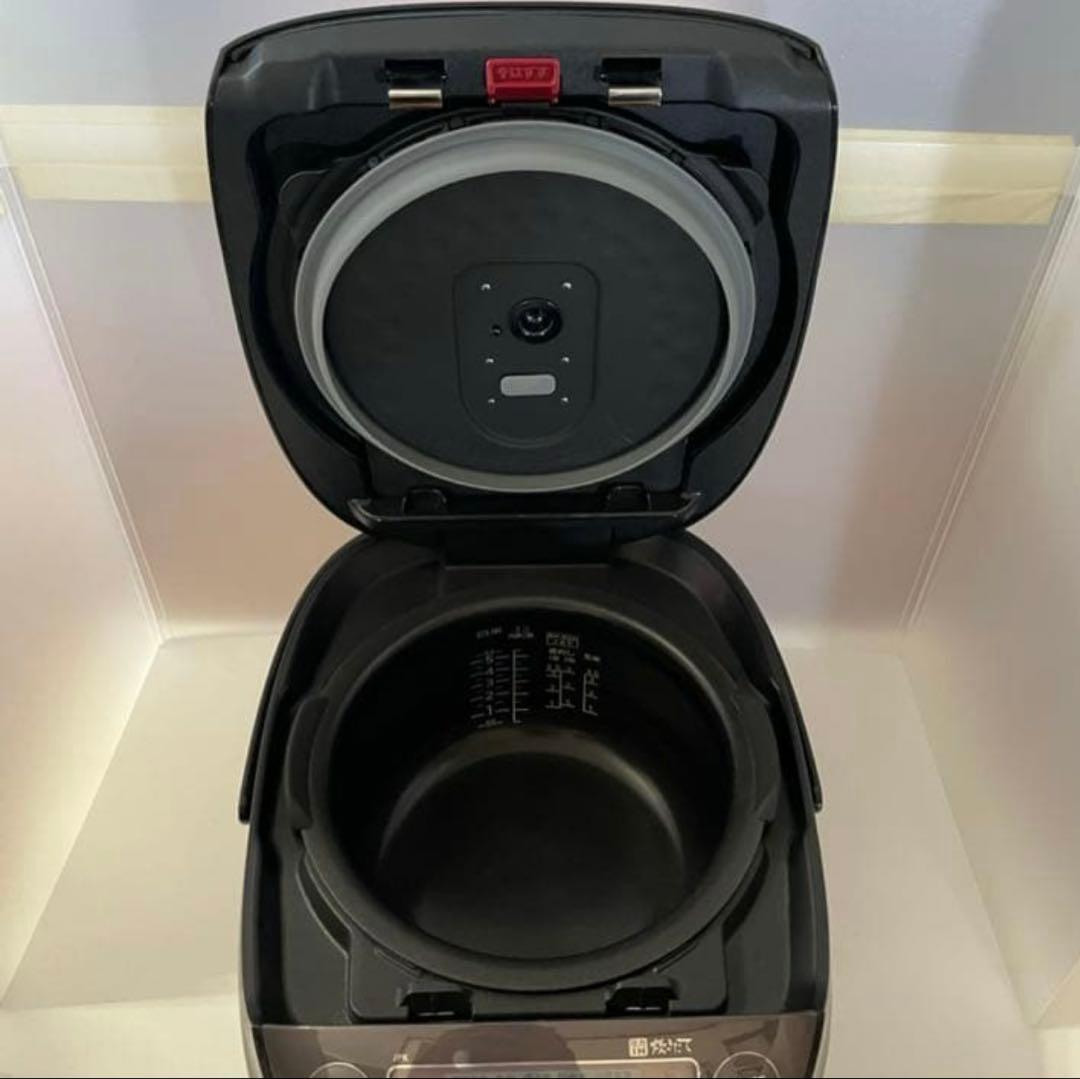 美品　タイガー圧力IH炊飯ジャー JPK-10E8 5.5合炊き　2020年製
