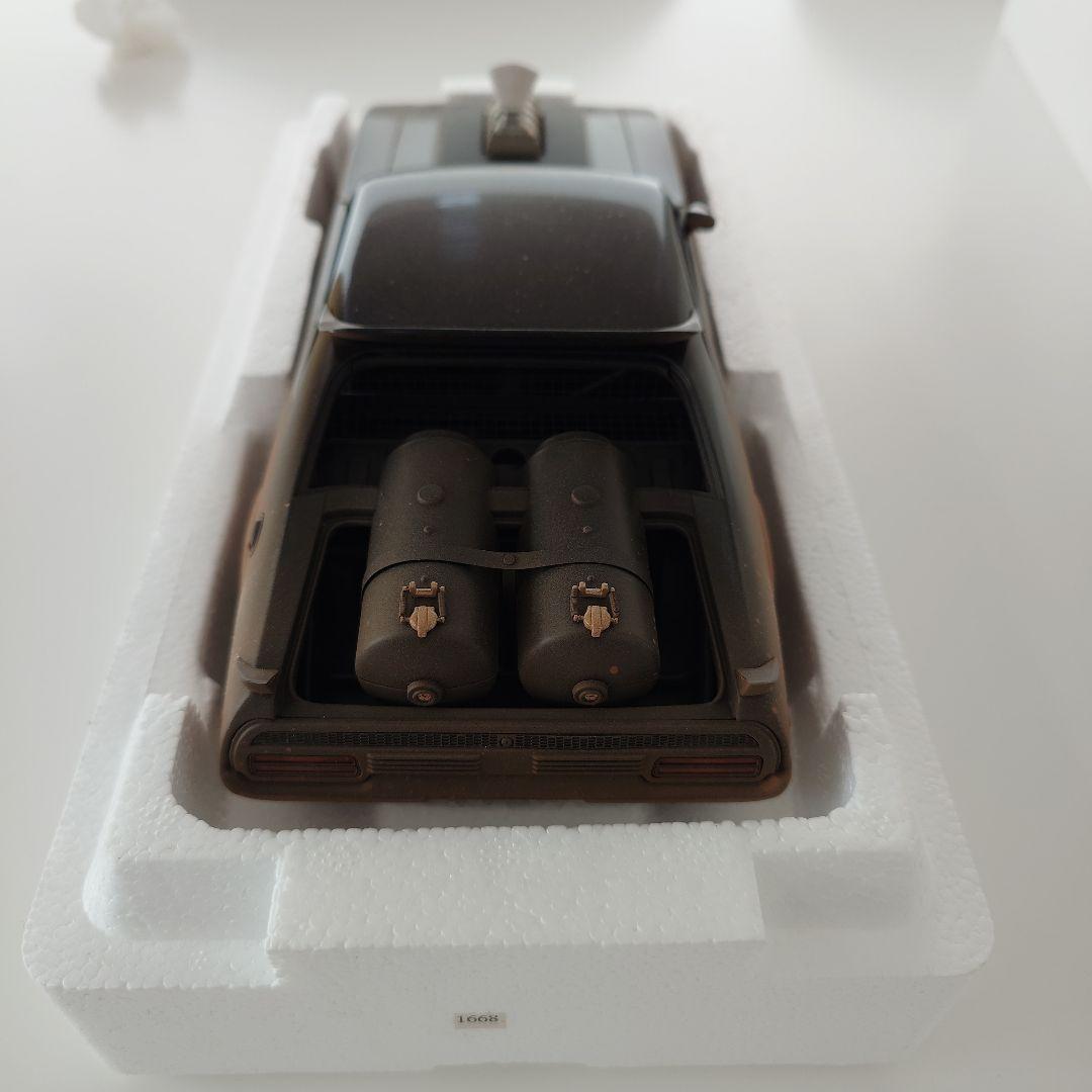 ミニカー MAD MAX 2 INTERCEPTOR 1:18