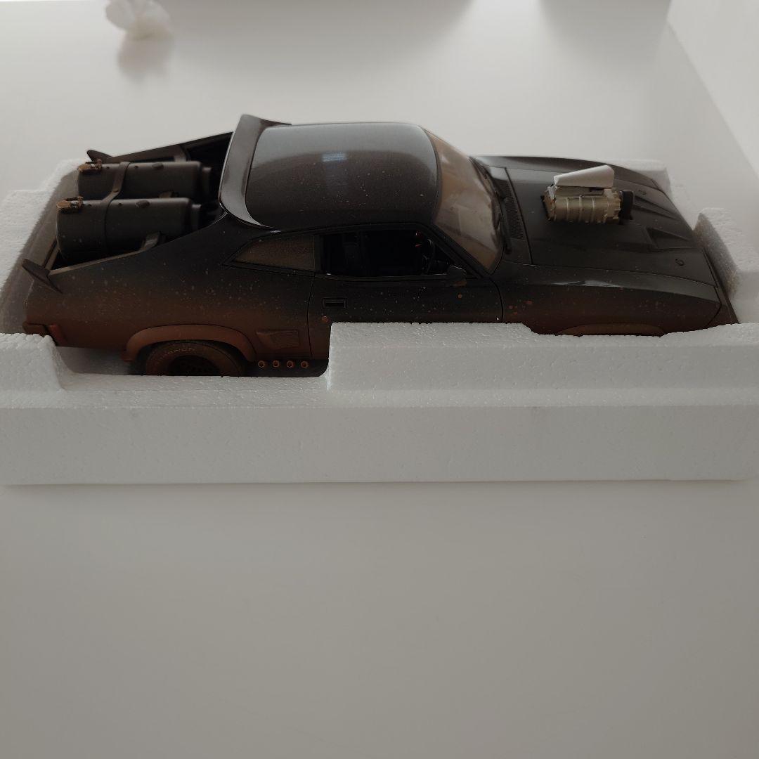 ミニカー MAD MAX 2 INTERCEPTOR 1:18