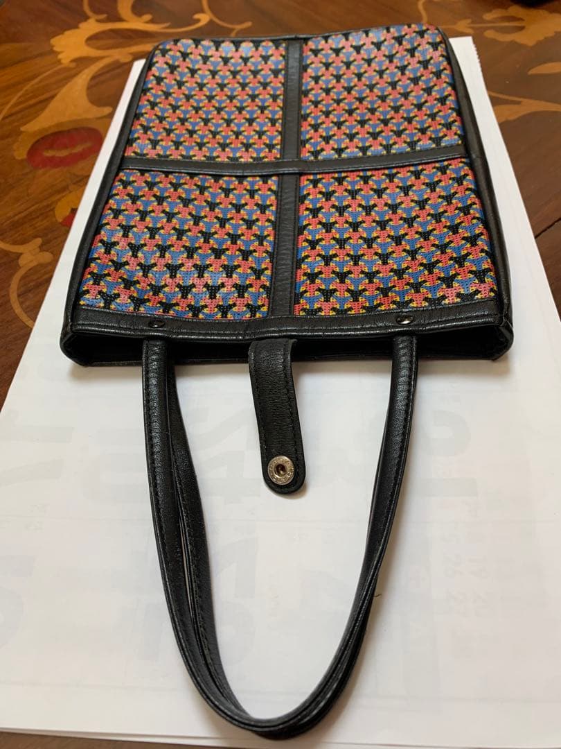 印傳屋のカラフル毘沙門亀甲柄の小型バッグ内側ポケット１