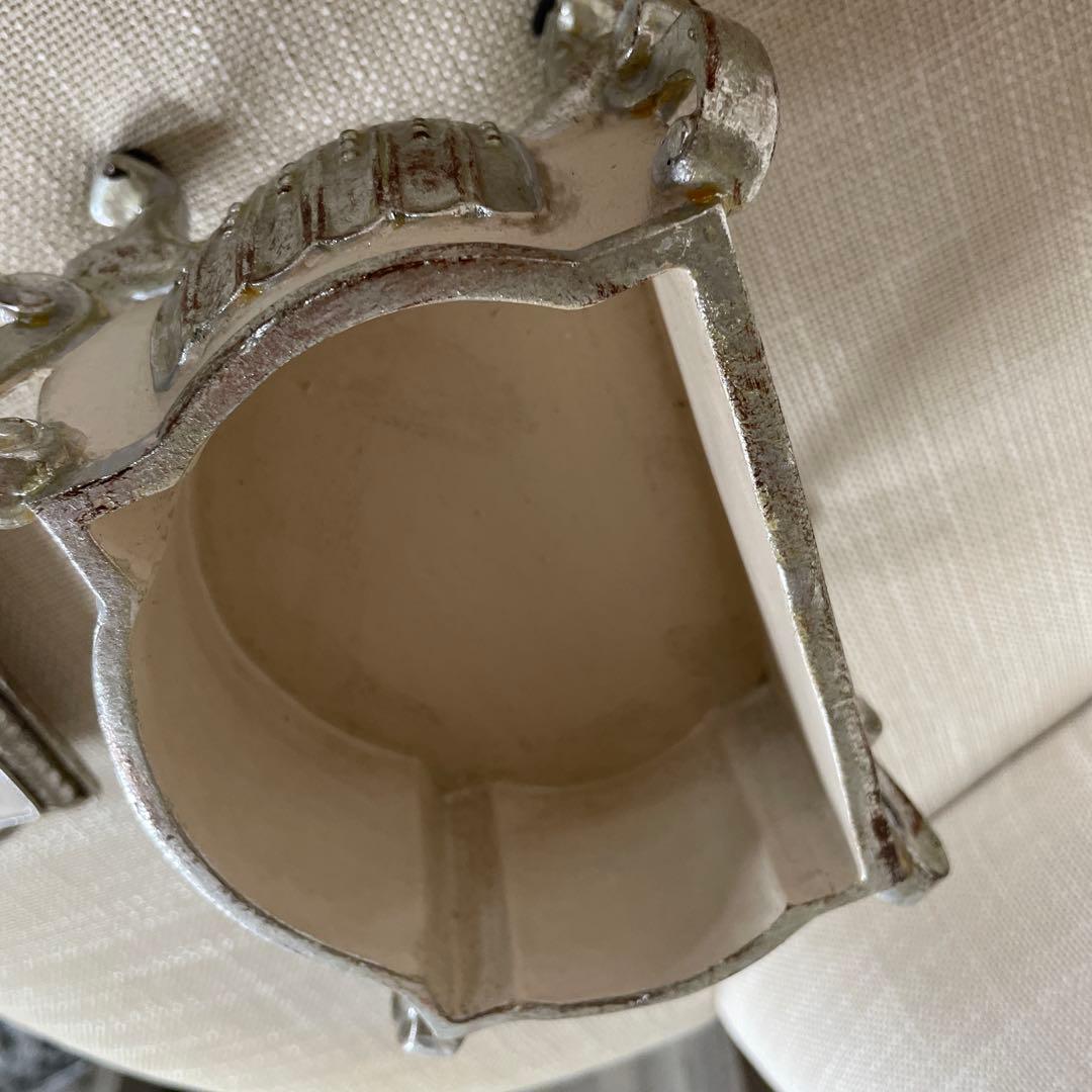 少し古い小物入れ