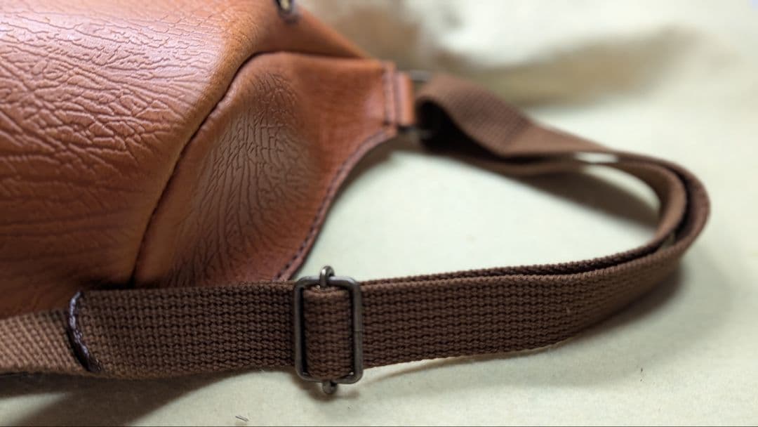 ボディバッグ 牛革製 コンパクト ハンドメイド