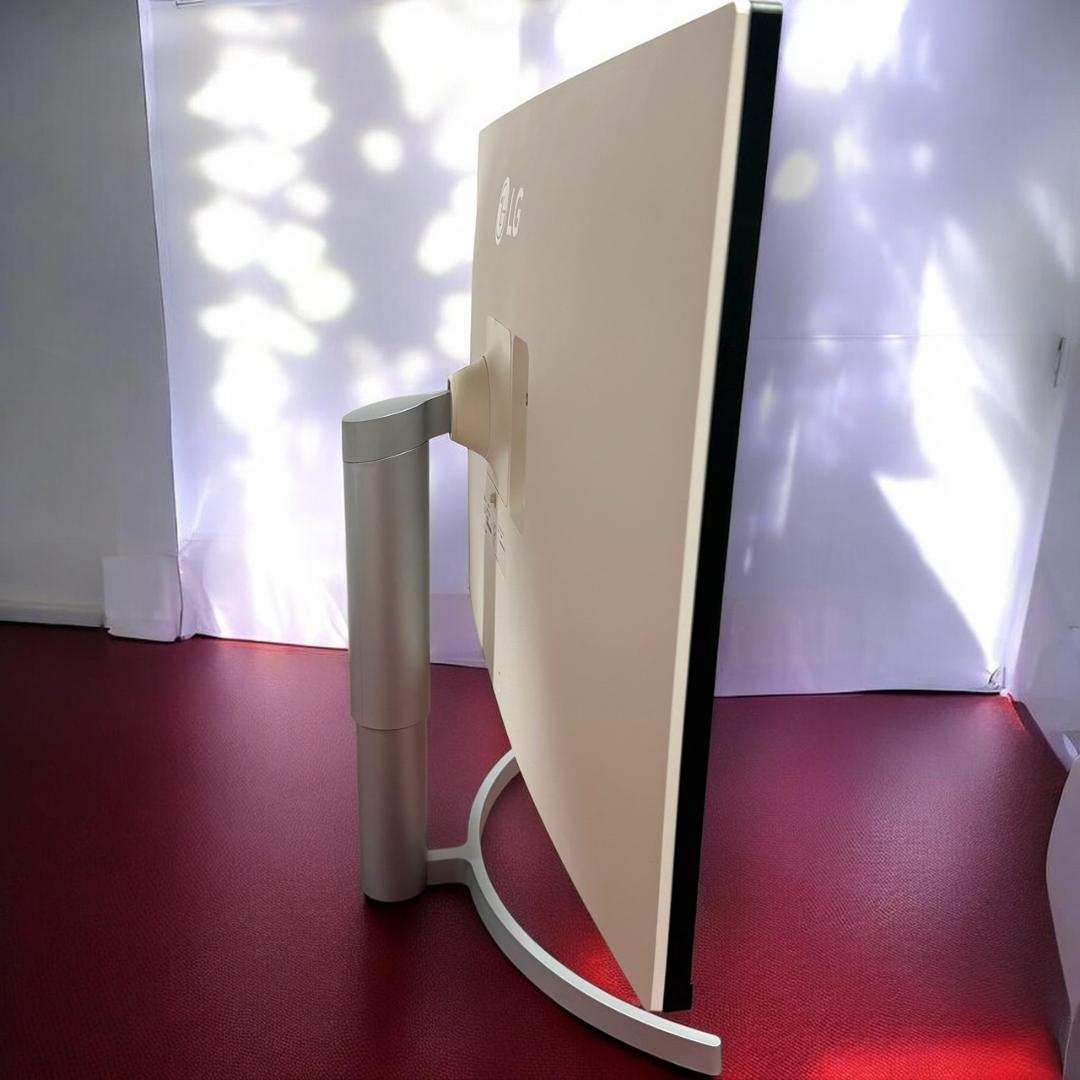 ☆ LG 32UN650 W 31.5インチ 4K モニター スピーカー搭載