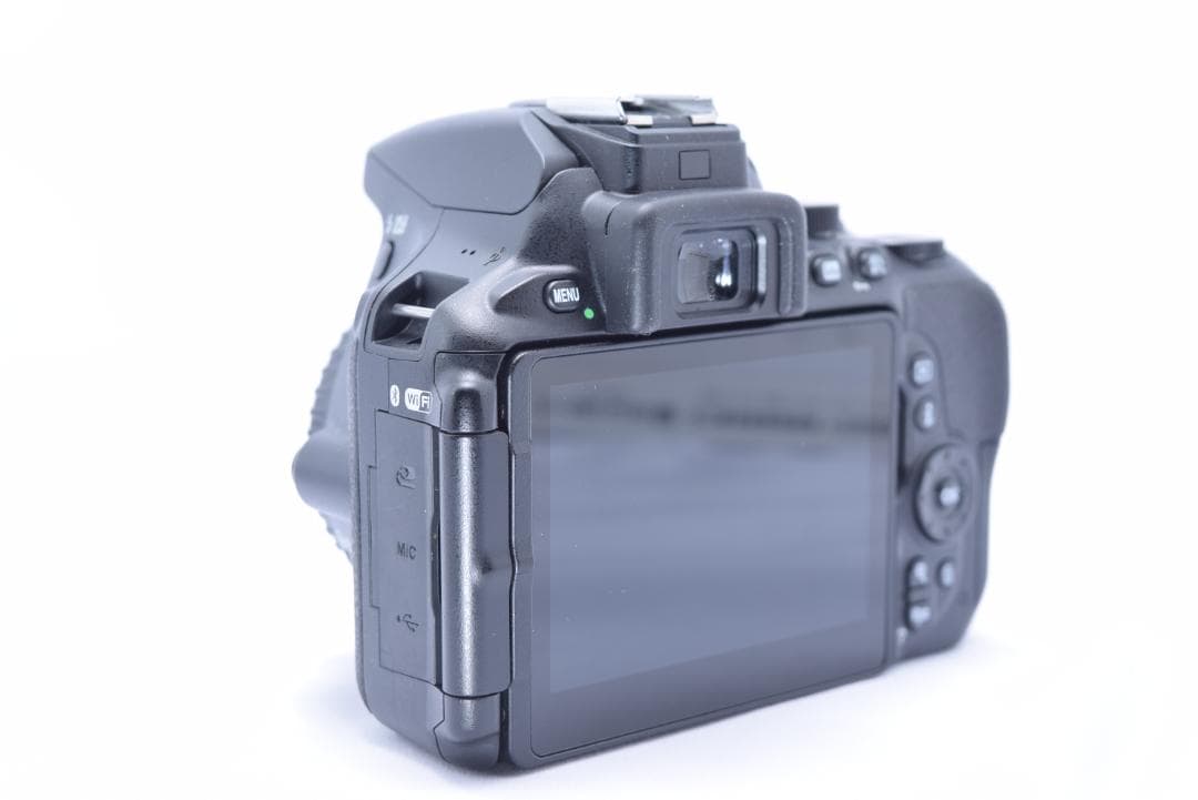 Nikon D5600 デジタル一眼レフ 手振れ補正付きレンズ　シャッター数少
