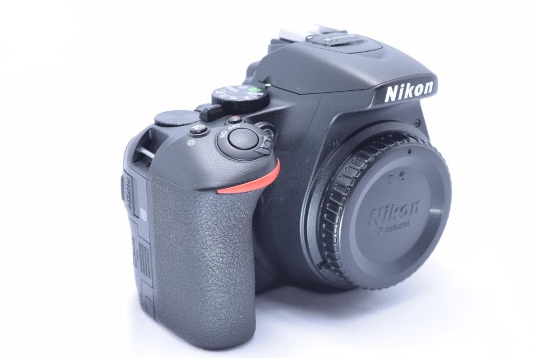 Nikon D5600 デジタル一眼レフ 手振れ補正付きレンズ　シャッター数少