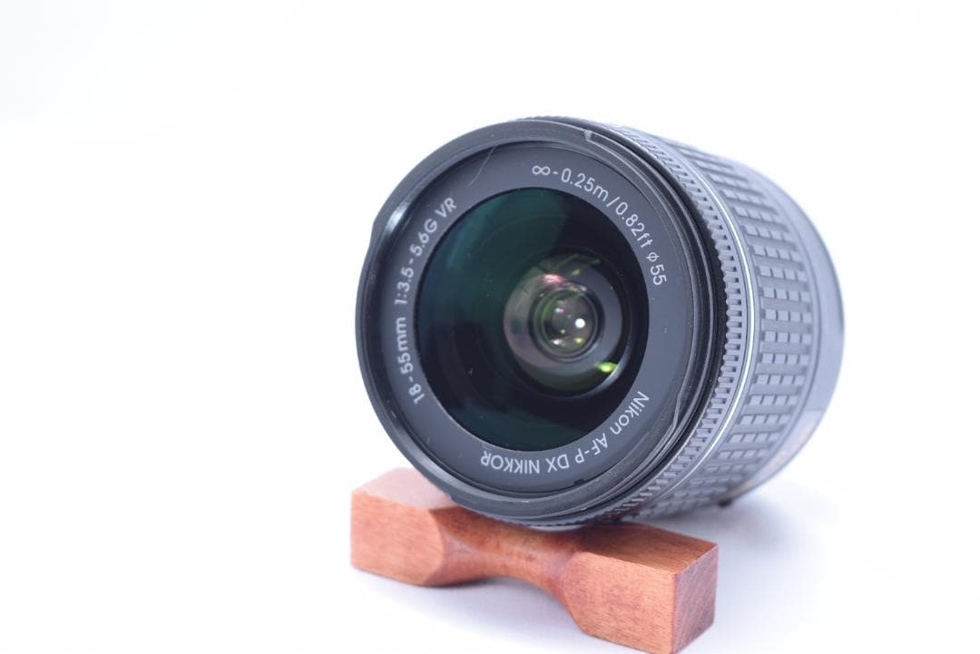 Nikon D5600 デジタル一眼レフ 手振れ補正付きレンズ　シャッター数少