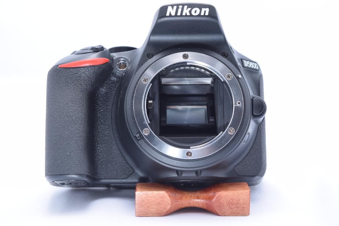 Nikon D5600 デジタル一眼レフ 手振れ補正付きレンズ　シャッター数少