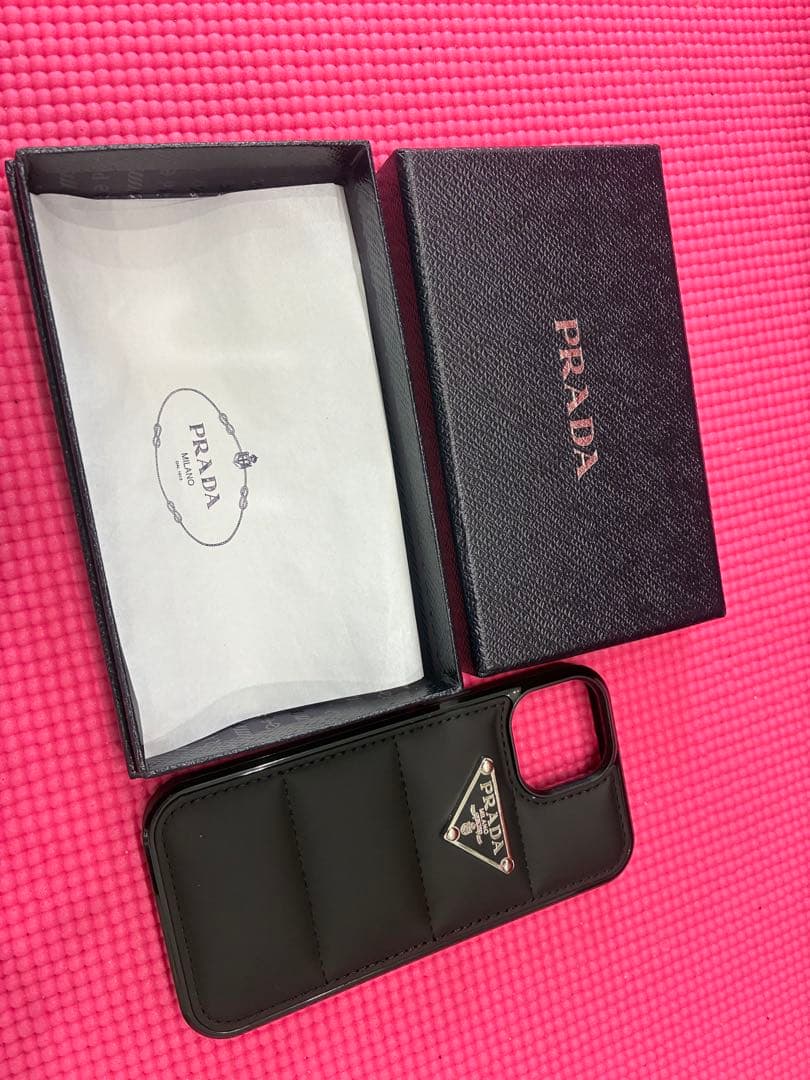 PRADA ブラックレザー iPhone15ケース