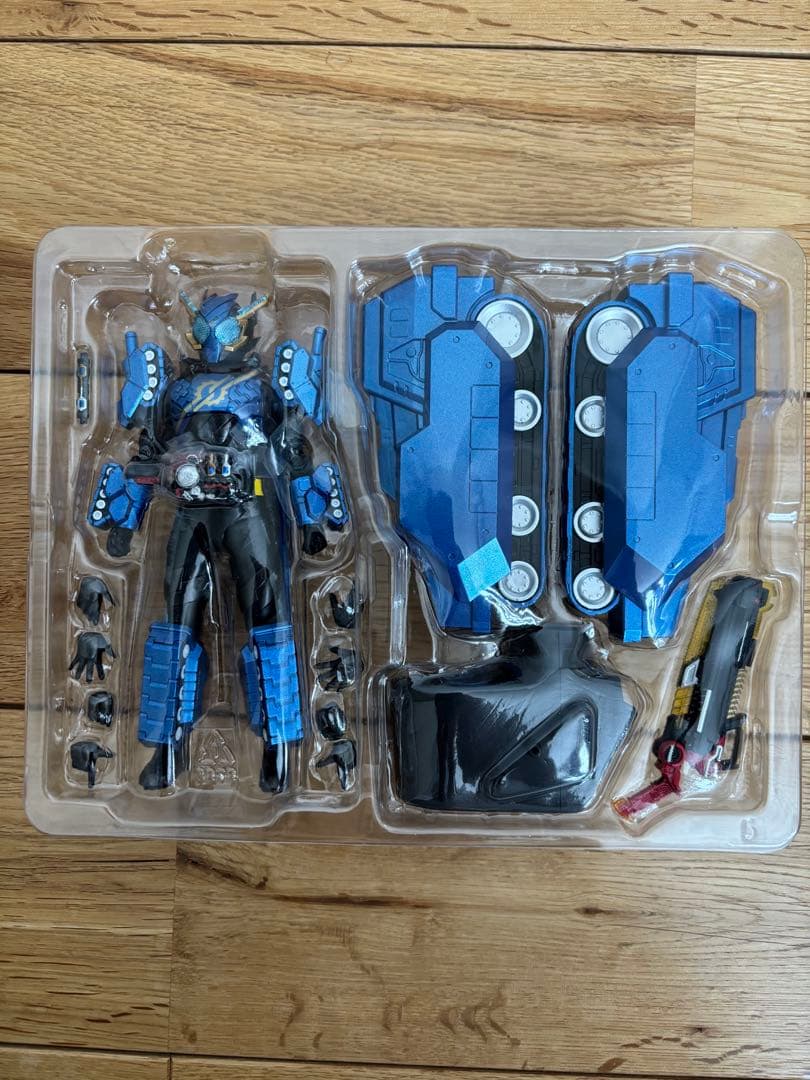 S.H.フィギュアーツ仮面ライダービルド　タンクタンクフォーム