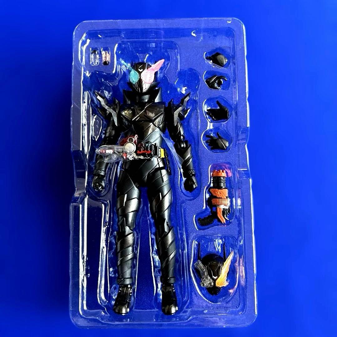 SHフィギュアーツ 仮面ライダービルド　ラビットタンクハザードフォーム