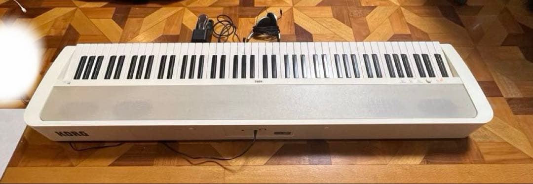 KORG 電子ピアノ B1 ホワイト 88鍵盤 ヘッドホン ペダルつき