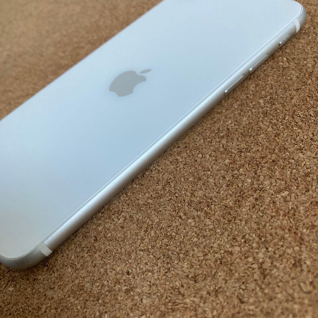 4165 外観美品☆電池新品☆iPhoneSE2 64GB SIMフリー☆