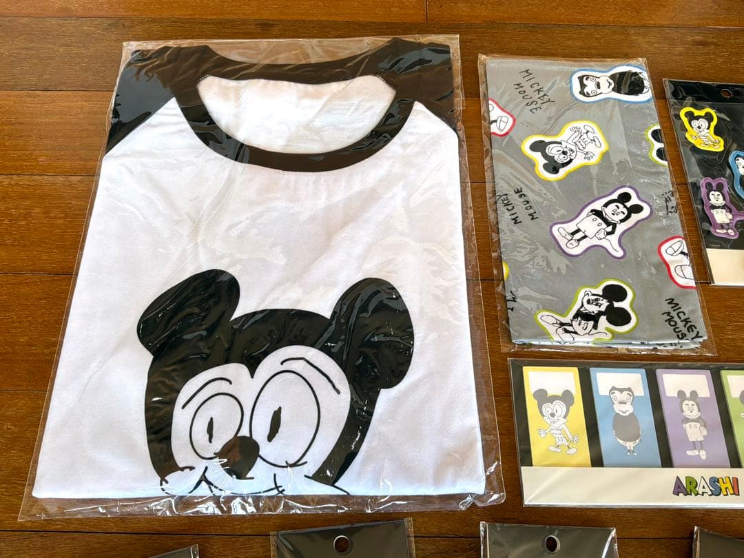 嵐を旅する展覧会 ミッキーマウス 長袖Tシャツ キーホルダー ハンカチ マステ他