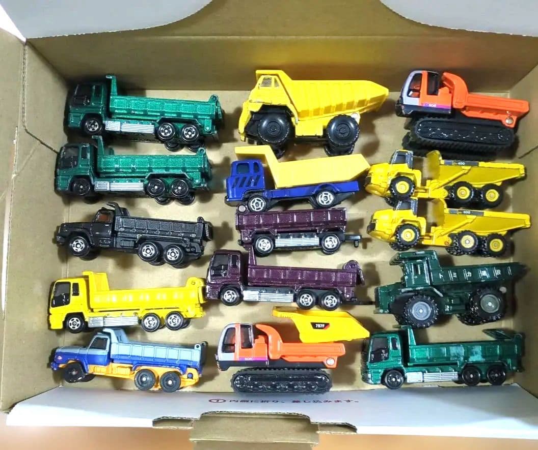 憧れのダンプカー　ミニカー 14台セット　おまけ付き