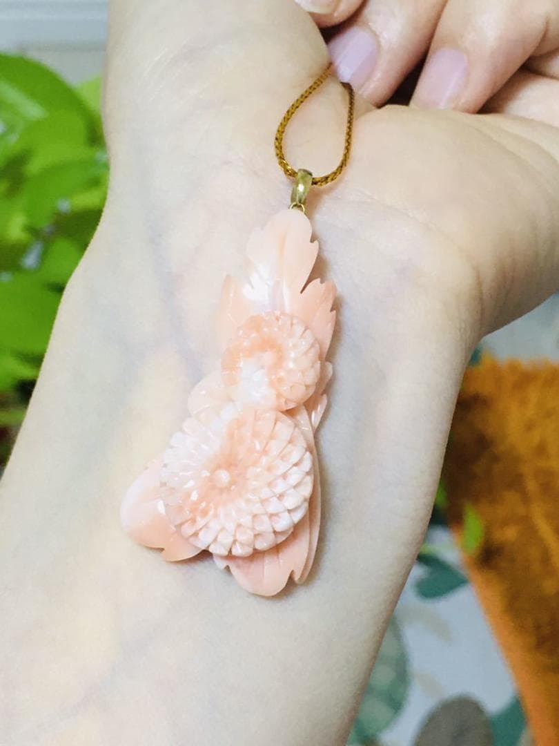 珊瑚　ネックレス、ペンダント 菊彫刻 K18 高知産