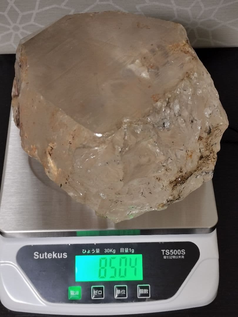 【早いもの勝ち超特価】巨大な水晶原石　約8.5kg