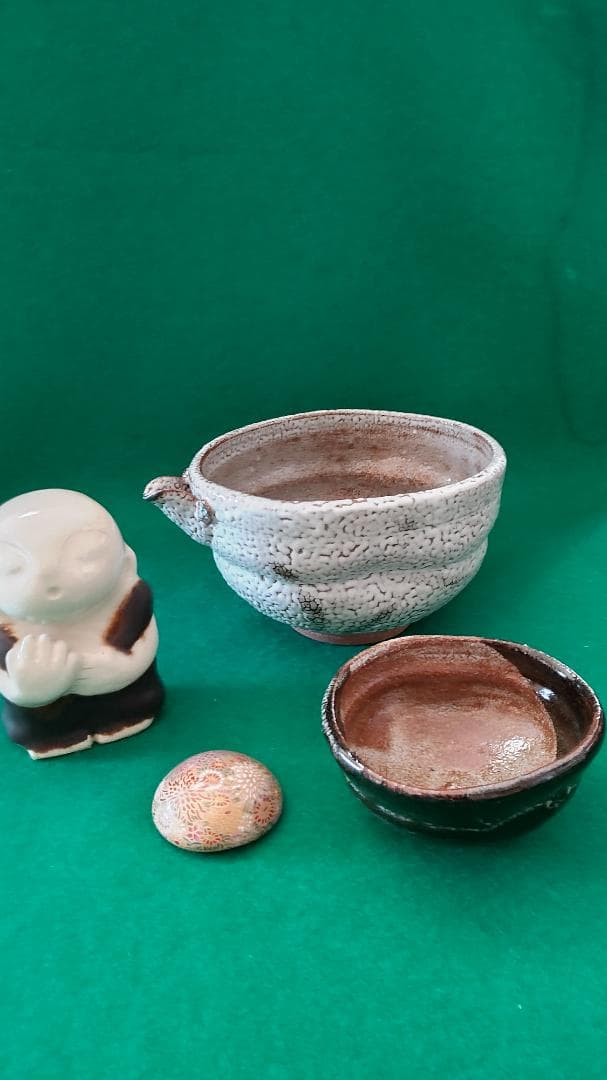 春の希望額セール‼薩摩焼　(帯留め お地蔵様)　唐津焼　(盃鮫肌片口)セツト