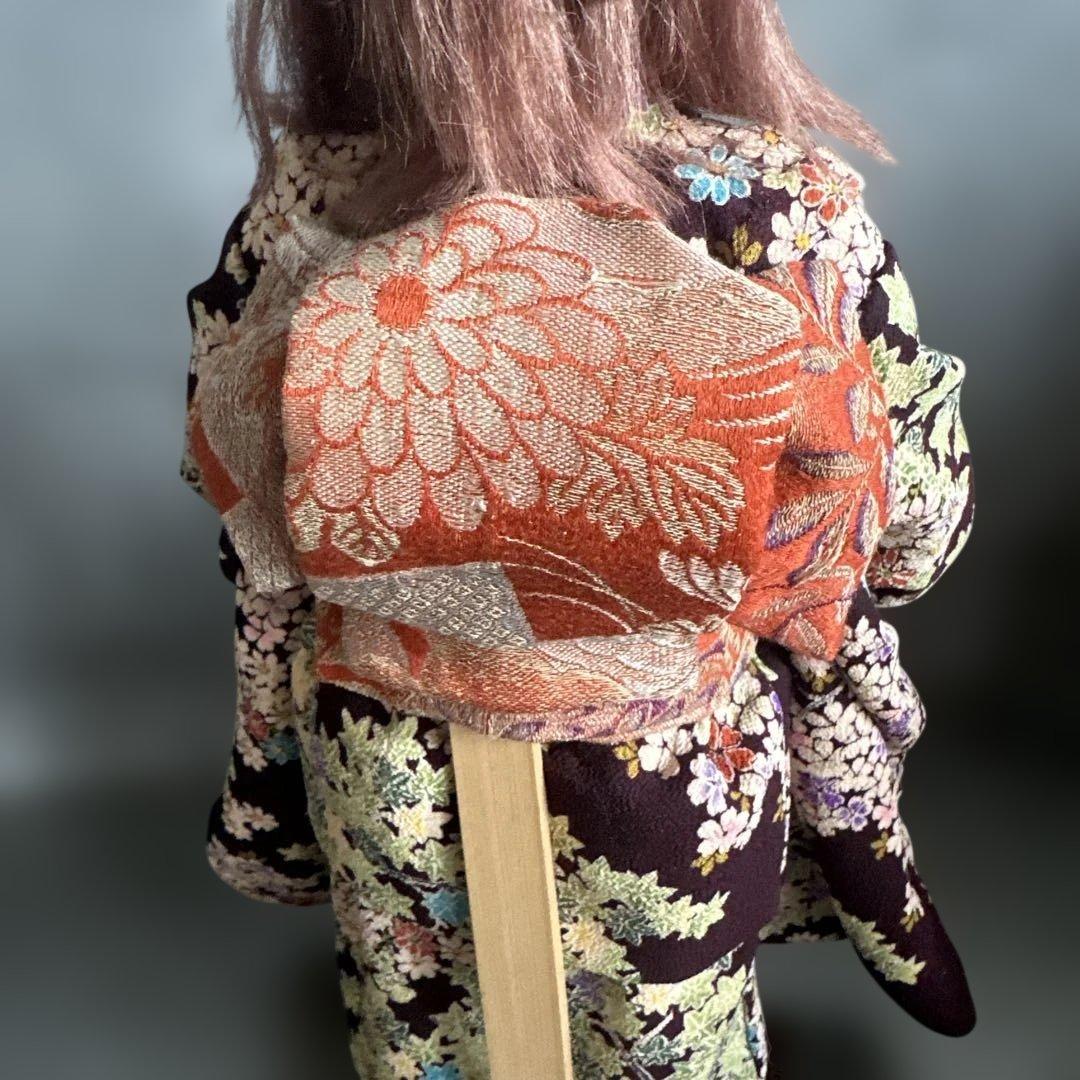 髪色の素敵な　伝統的な和服　素敵なお振袖のお人形