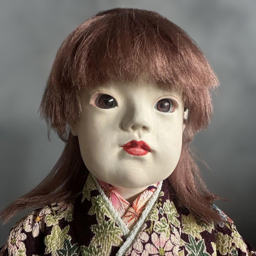 髪色の素敵な　伝統的な和服　素敵なお振袖のお人形